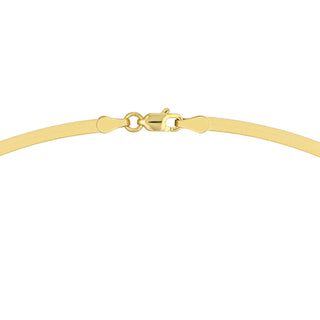 A flat gold herring bone chain necklace, the perfect size, in yellow gold. This chain has a lobster clasp closure